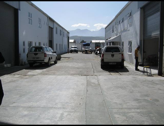 410M² FACTORY TO LET IN GEORGE PARK